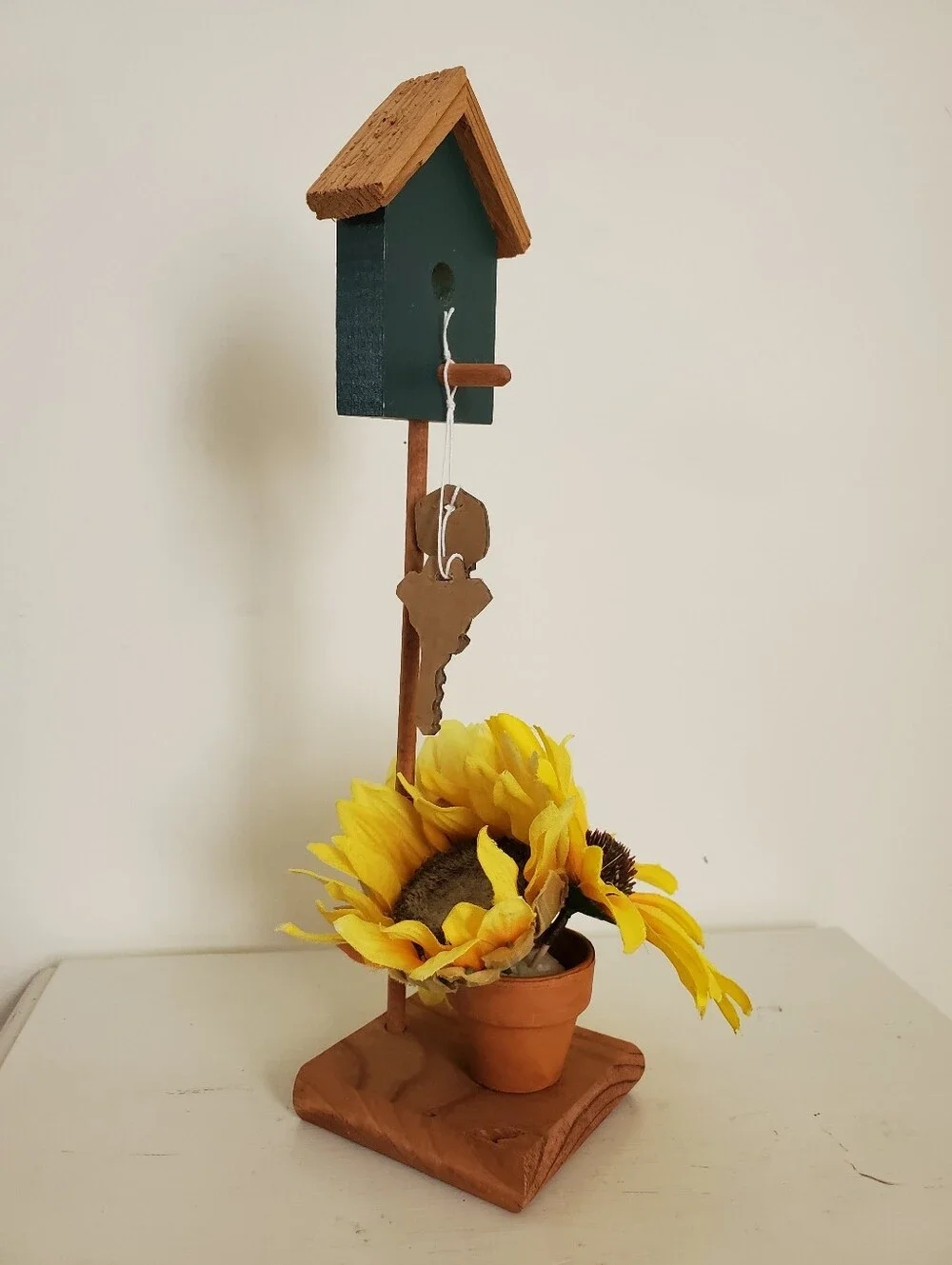 Birdhouse Sunflower Entryway Key Hook Wall Decor